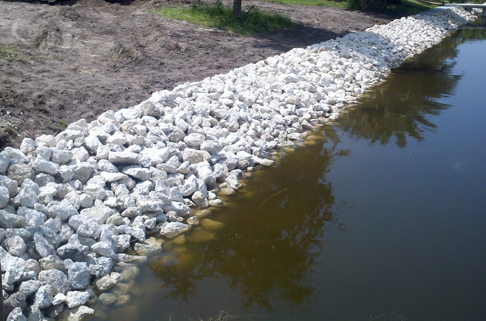 5 Reasons to Choose a Seawall Over Rock Revetment