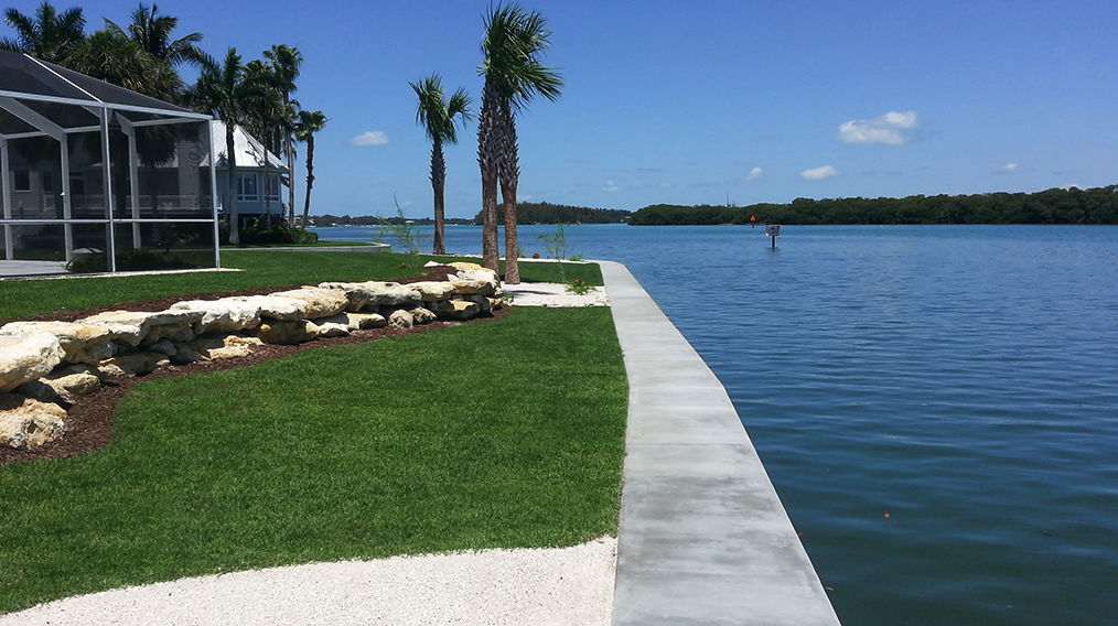 Concrete Seawalls vs. Vinyl Seawalls for Your Florida Home